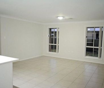 MODERN FAMILY HOME WITH SPACE & COMFORT - Photo 1