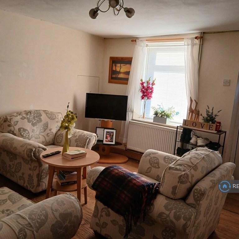 1 bedroom in a house share to rent - Photo 1
