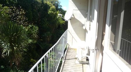 Spacious one bedroom apartment. North facing - Photo 5