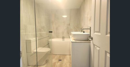 Fully Renovated Garden Apartment in Prime Chatswood - Photo 5