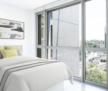 Silver Studio Street View Mid Level - Photo 5