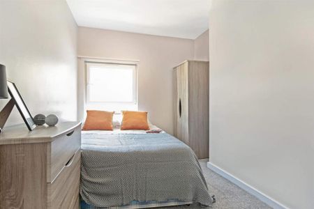 4 bedroom flat to rent - Photo 5