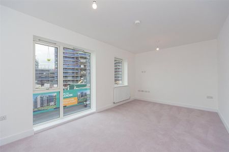 4 bedroom semi-detached house to rent - Photo 2