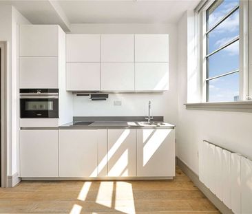 A Spacious, bright, open plan Studio flat with separate bedroom are... - Photo 6