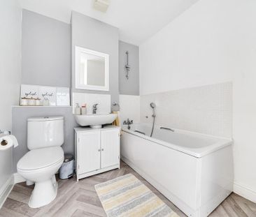 3 bedroom terraced house to rent - Photo 3