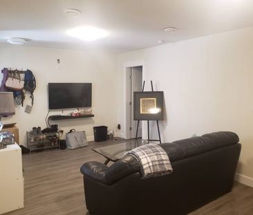 One bedroom suite near UVIC - Feb 15th or March 1st - Photo 2