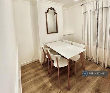3 bedroom end of terrace house to rent - Photo 3