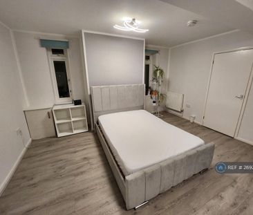 1 bedroom in a flat share to rent - Photo 1