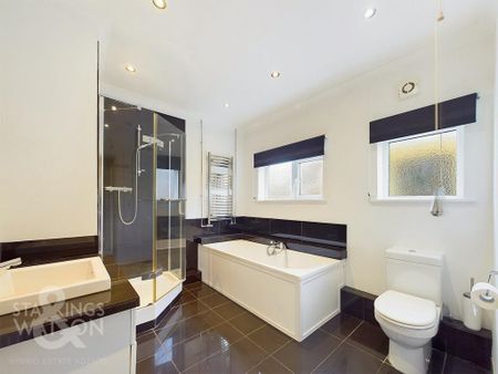 3 bedroom detached bungalow to rent - Photo 3