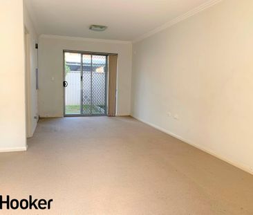 Modern 2 bedroom Townhouse with private yard - Photo 1