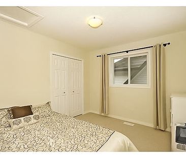 3 Bedroom Executive Home In Airdrie. Pets Negotiable. - Photo 4