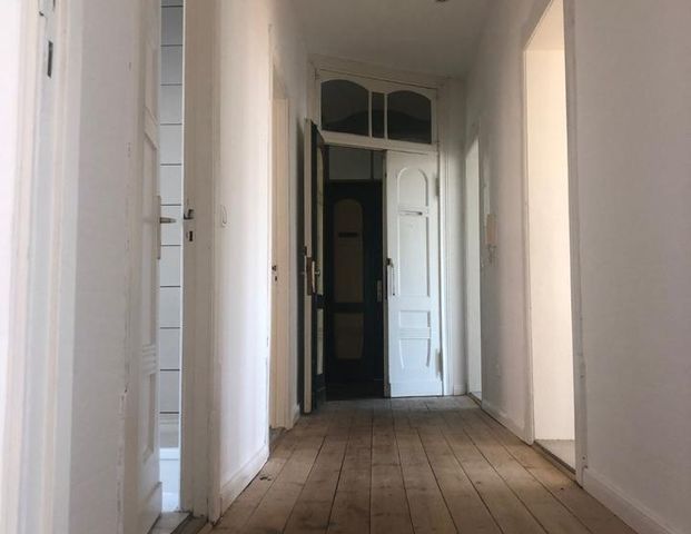 Schöne Altbauwohnung mit Balkon im Jahnschulviertel - Photo 1