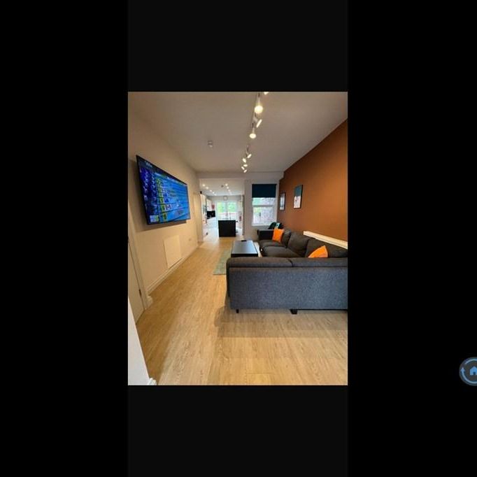 6 bedroom terraced house to rent - Photo 1