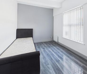 3 bedroom apartment to rent - Photo 4