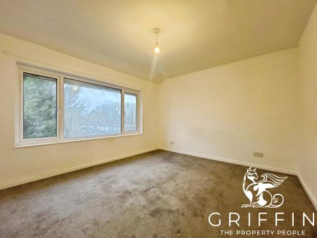 Markhams Chase, Basildon, SS15 - Photo 4