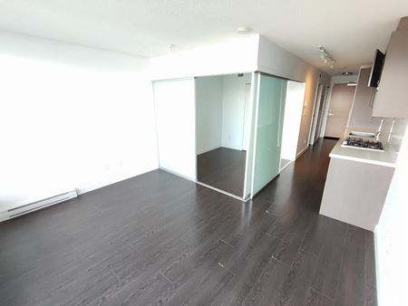 Park Avenue. One Bedroom Close to King George Skytrain Station - Photo 3