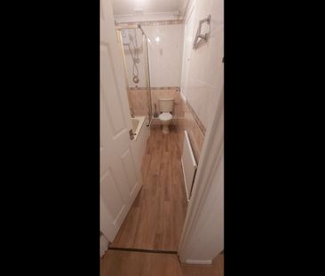 2 Bed Terraced House, Armstrong Close, E6 - Photo 3