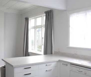 Family Home on Douglas Street - Photo 5