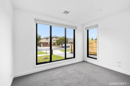 Brand new Build, 4 bedroom Home in the Heart of Altona. - Photo 4