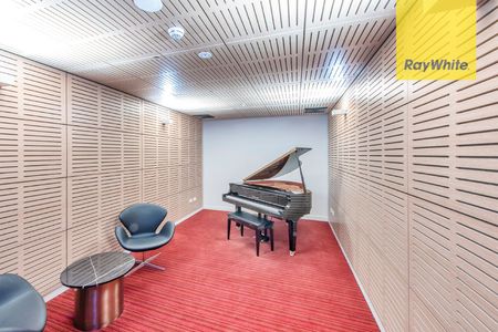 Luxurious living at its finest! - One bedroom luxury apartment perched on level 16 - Photo 3