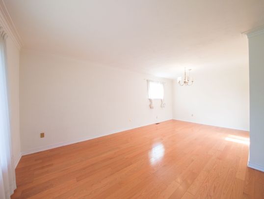 For Lease - 27 Beacham Crescent, Toronto, Ontario - Photo 1