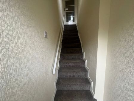 3 bedroom flat to rent - Photo 3