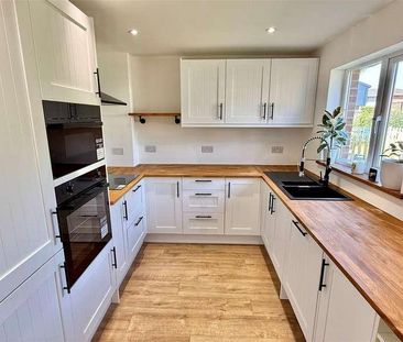 Totland Bay, Isle Of Wight, PO39 - Photo 4