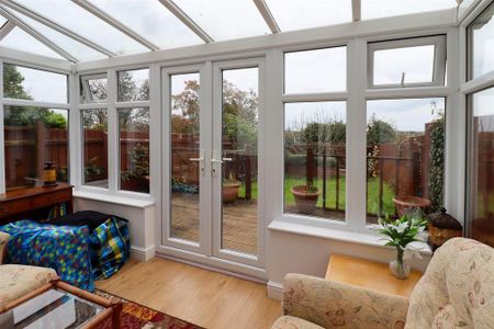 3 bedroom end of terrace house to rent - Photo 3