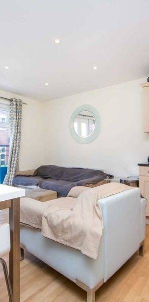 2 Bed Flat, Compton Road, SW19 - Photo 1