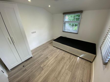 4 bedroom terraced house to rent - Photo 5