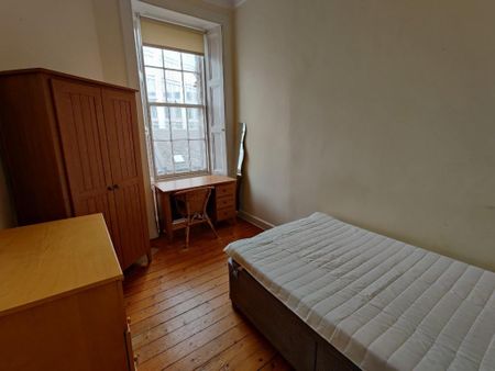 4 bedroom flat to rent - Photo 4