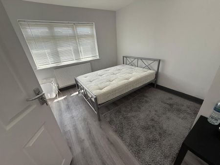 1 bedroom in a house share to rent - Photo 3