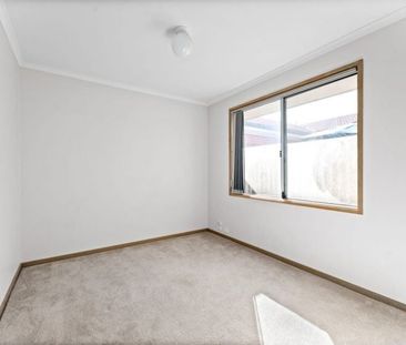 Spacious home in quiet and convenient location - Photo 5