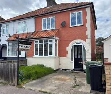 3 bedroom semi-detached house to rent - Photo 4