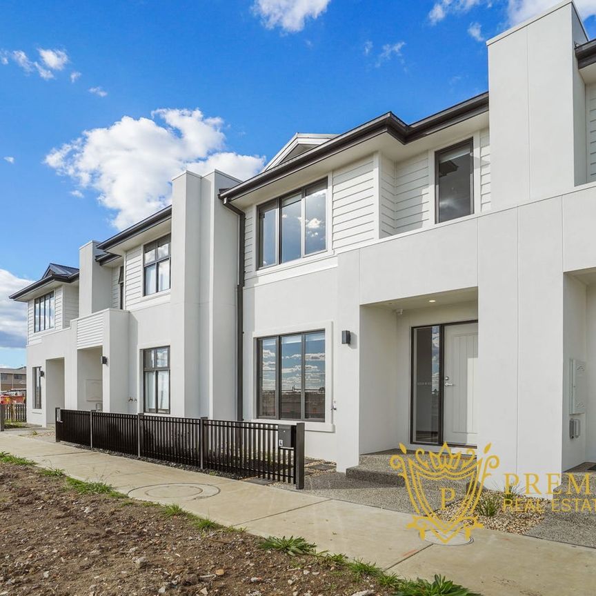 Modern 3-Bedroom Townhouse for Rent!! - Photo 1