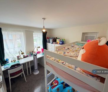 4 bedroom detached house to rent - Photo 2