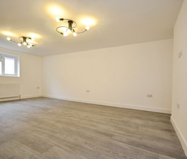 Flat to rent - High Street, Swanley, BR8 - Photo 1