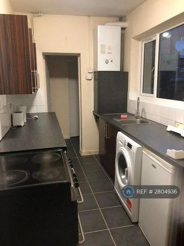 1 bedroom in a house share to rent - Photo 5