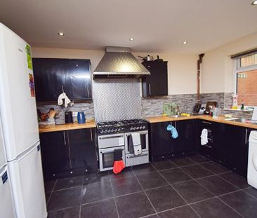 8 bedroom terraced house to rent - Photo 3