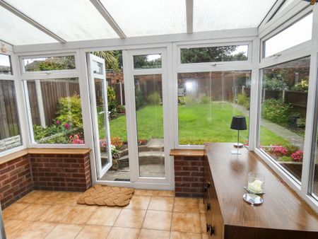 3 bedroom detached house to rent - Photo 2