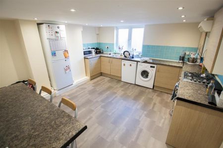 3 bedroom terraced house to rent - Photo 3