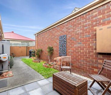 Low-Maintenance Living in Prime Newtown Location - Photo 5