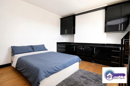 3 Bedroom Flat To Rent - Photo 2