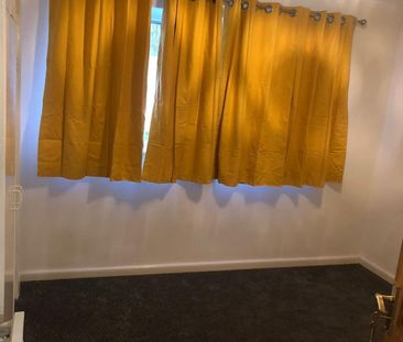 Room in a Shared House, Farrow Bank, LS12 - Photo 1