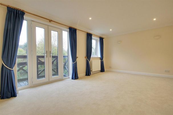 3 bedroom terraced house to rent - Photo 1