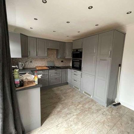 Maes Maddock, Gorseinon, Swansea, SA4 - Photo 3