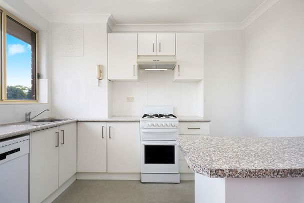 Spacious 2 Bedroom Apartment! - Photo 1