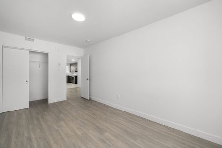 24 Boul. St-Elzear O., #2 - Photo 2