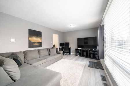 For Lease - 1100 Oxford Street Unit# 29, Oshawa, Ontario - Photo 3