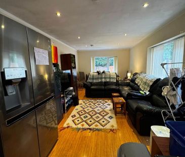 4 bedroom semi-detached house to rent - Photo 2